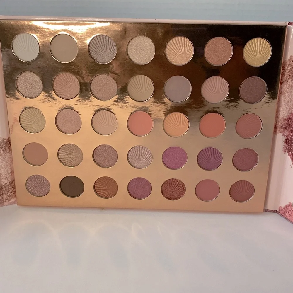 ✨🌿 Ellen Tracy Rosy Nudes Eyeshadow Palette – 35 Matte & Shimmer Shades